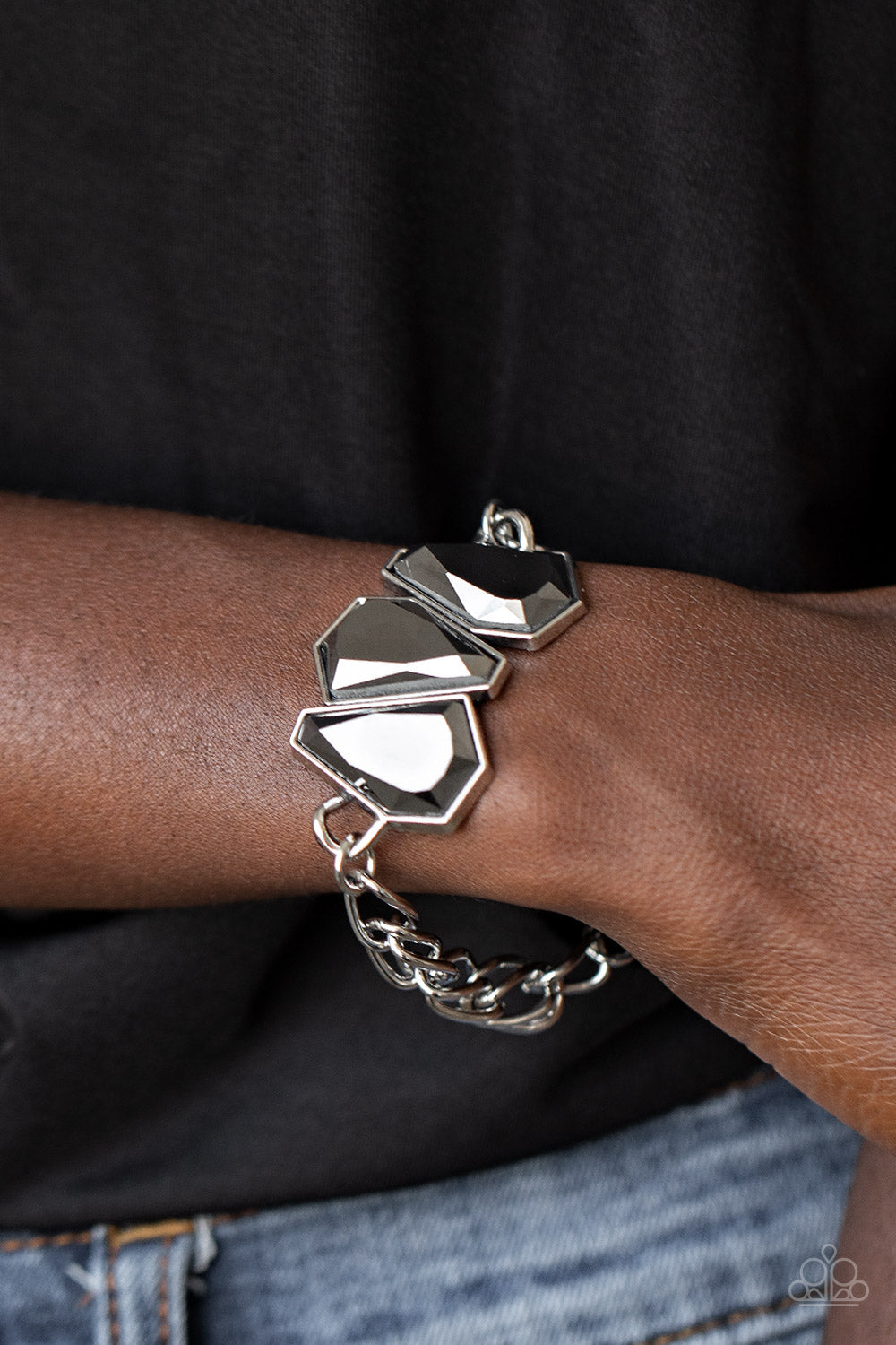 Raw Radiance Silver
Bracelet Paparazzi