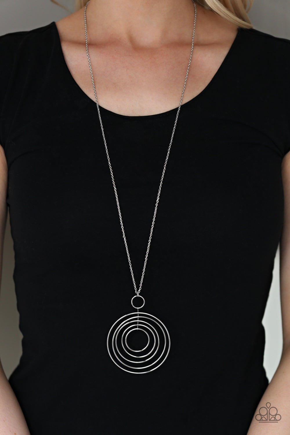 Running Circles In My Mind Silver
Necklace Paparazzi