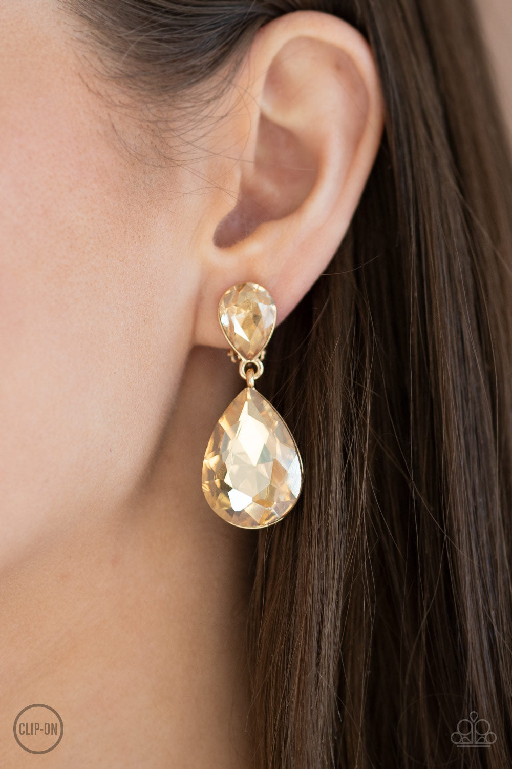 Aim For The MEGASTARS Gold
Clip Earrings - Daria's Blings N Things