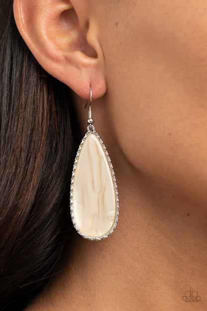 Ethereal Eloquence White
Earrings - Daria's Blings N Things