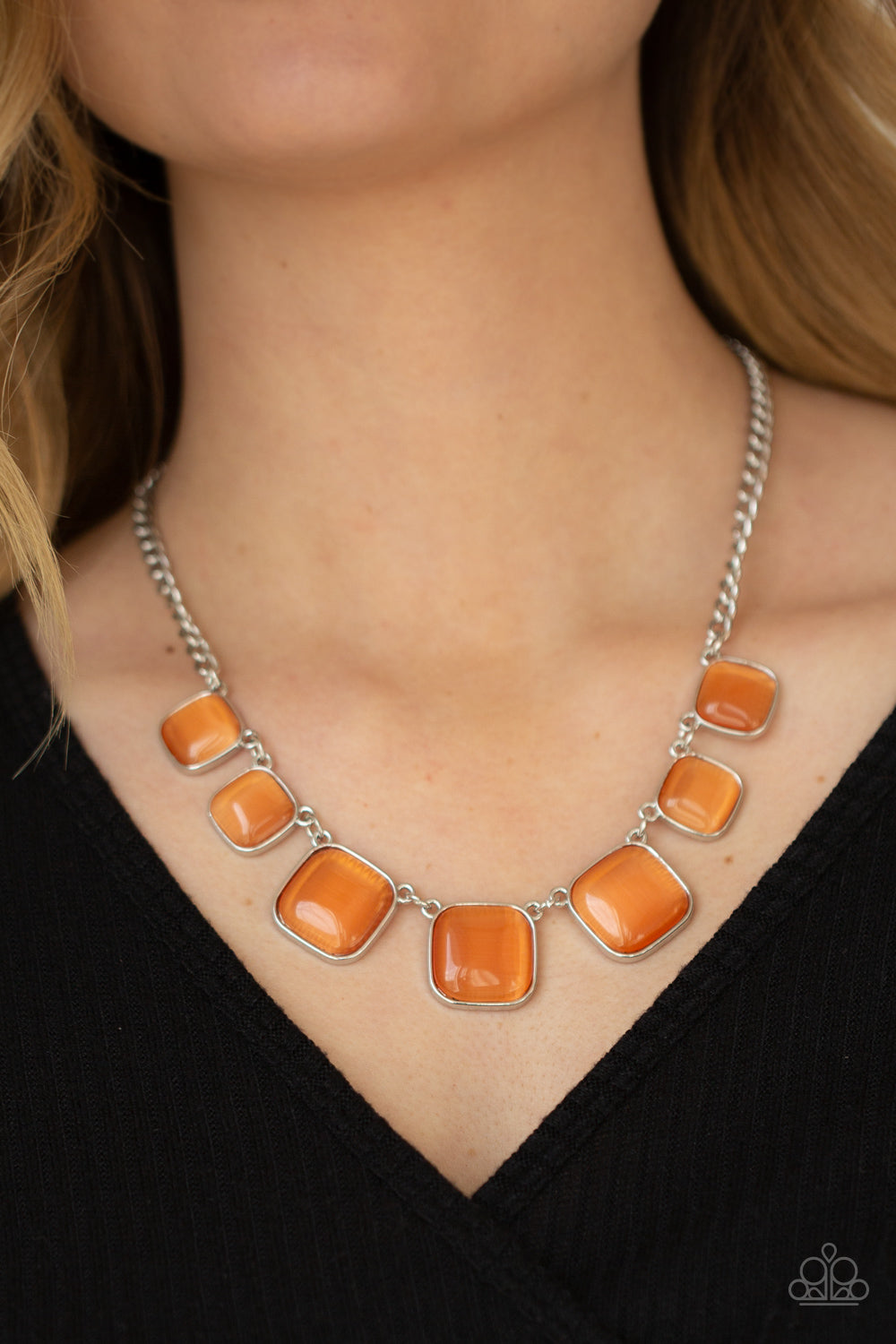 Aura Allure Orange
Necklace - Daria's Blings N Things