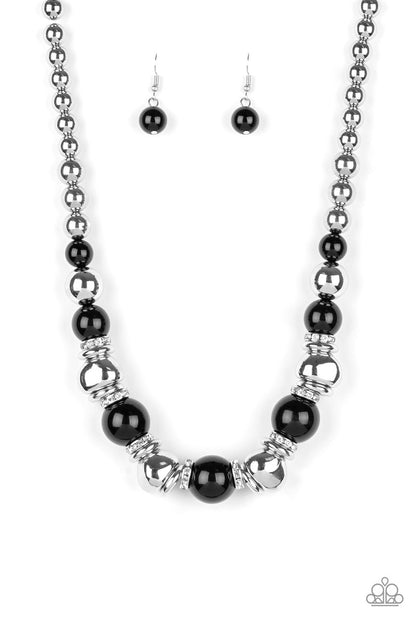 Hollywood HAUTE Spot Black
Necklace - Daria's Blings N Things