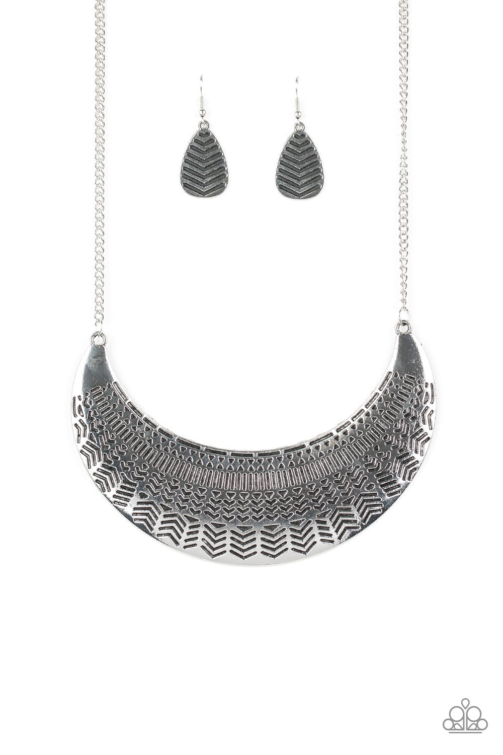 Large As Life Silver
Necklace Paparazzi