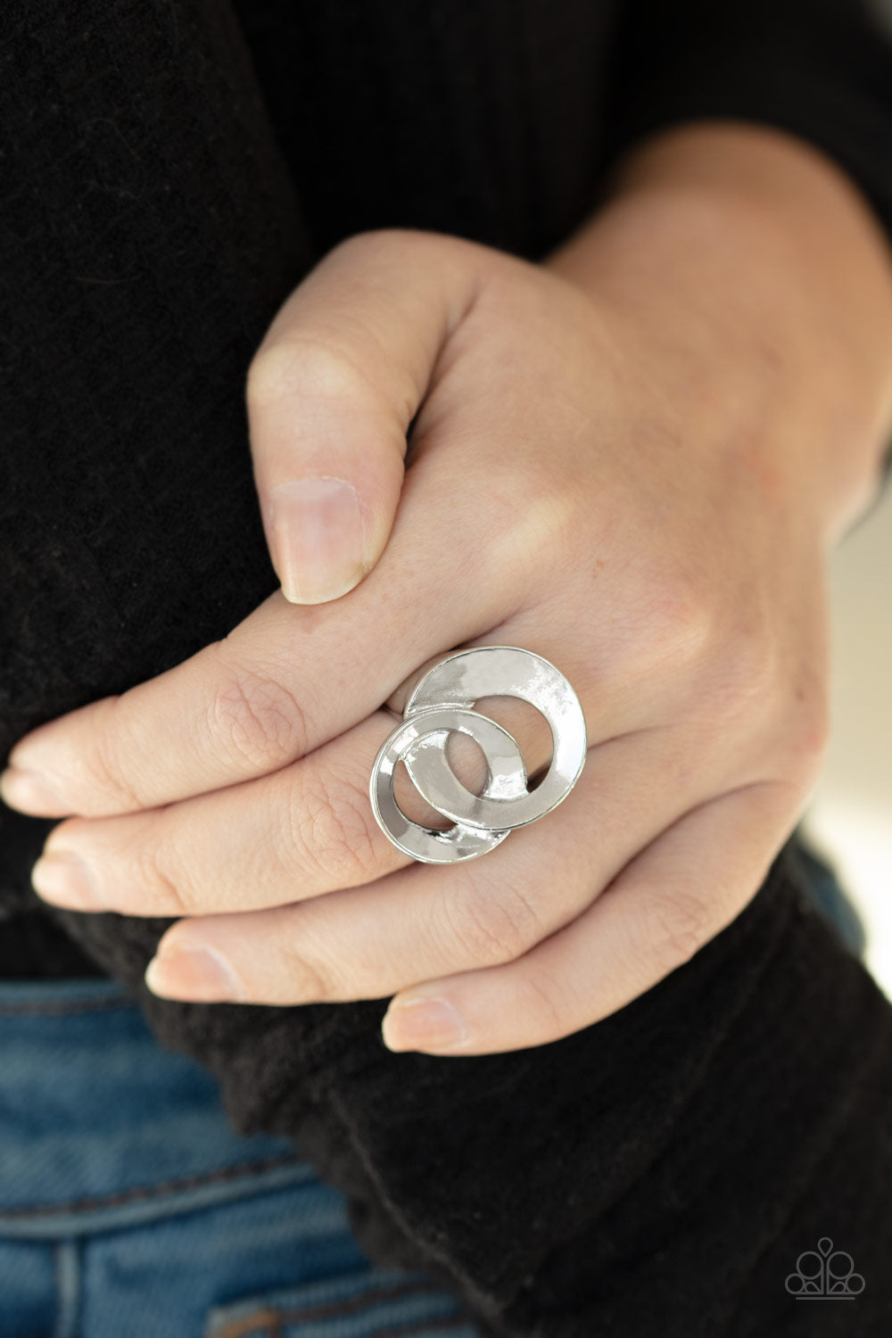 Pro Top Spin Silver
Ring Paparazzi
